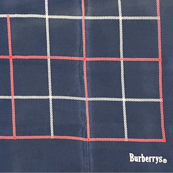 Burberry silk scarf. - Picture 4 of 7